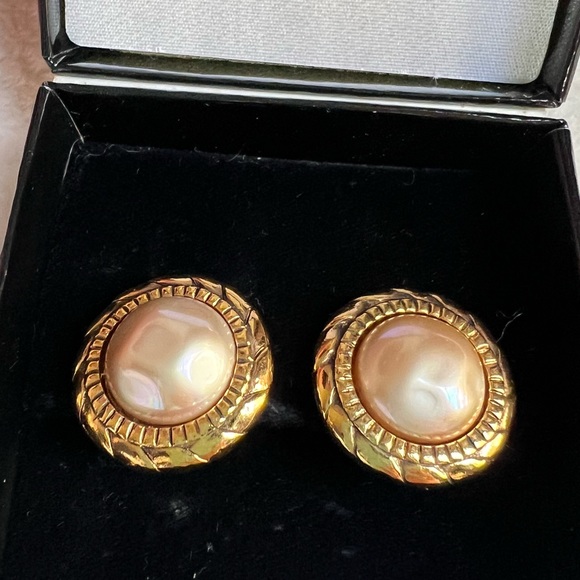 CHANEL 1980s 24K gold plated vintage clip-on earrings - Picture 4 of 14
